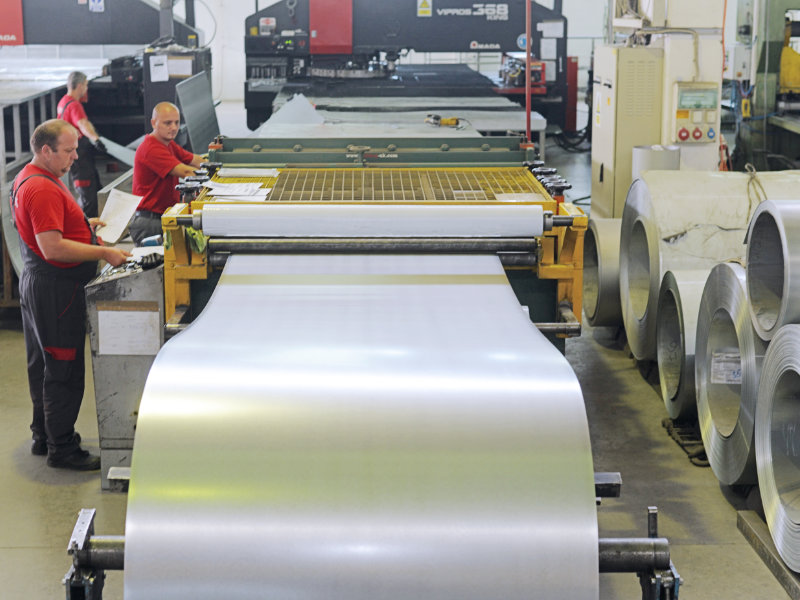 Unsere Bearbeitungstechniken und -maschinen  ermöglichen es uns, Komplexität, Präzision und  Genauigkeit in all unseren Produkten zu liefern. Mit  dem Einsatz modernster Technologien, kombiniert  mit qualifiziertem Fachpersonal ist die HMBF der  ideale Partner für industrielle Projekte.